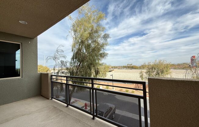 MODERN 2BD/2.5BA CORNER LOT CONDO W/ VIEWS OF THE CITY