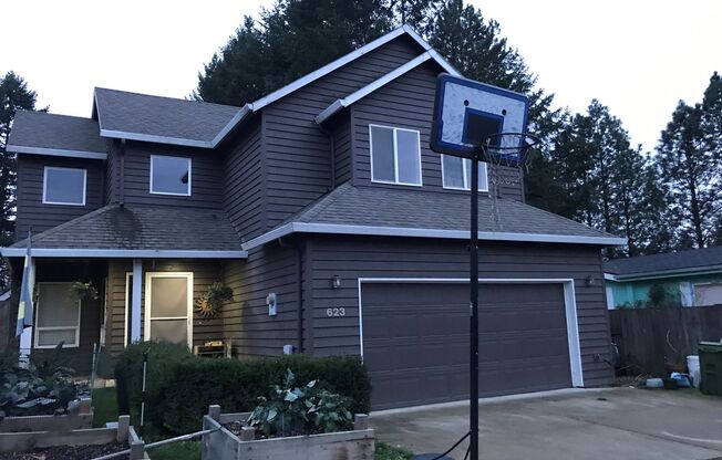 3 Bedroom 2.5 Bath Newberg OR