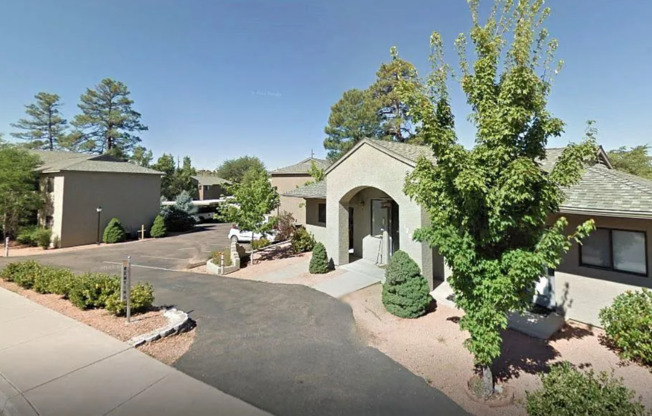 1 bed, 1.5 baths, 850 sqft, $1,450