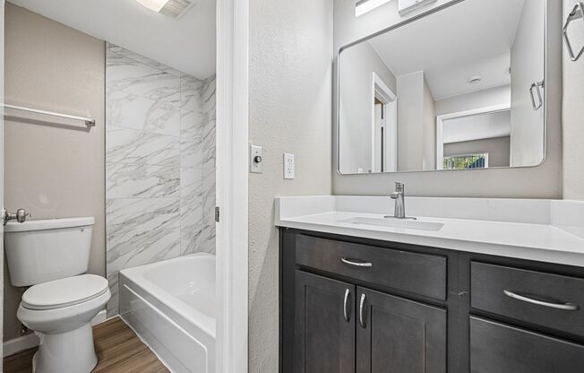 1 bed, 1 bath, 640 sqft, $1,300, Unit 204