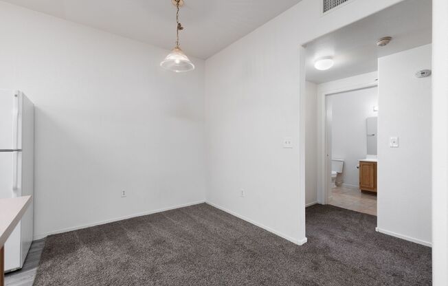 2 beds, 2 baths, $1,300, Unit Bldg 11