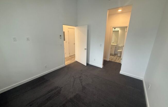 2 beds, 1 bath, 745 sqft, $1,995, Unit 8513-302