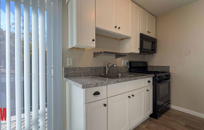 1 bed, 1 bath, 615 sqft, $1,799, Unit 33