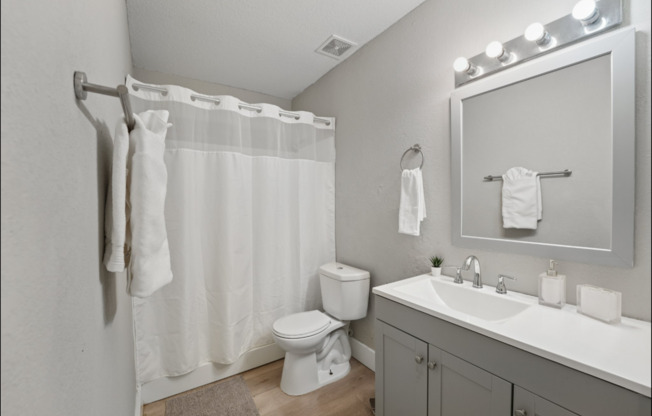 1 bed, 1 bath, 643 sqft, $1,200, Unit 127