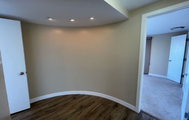 4 beds, 2 baths, 2,200 sqft, $4,500, Unit 1401