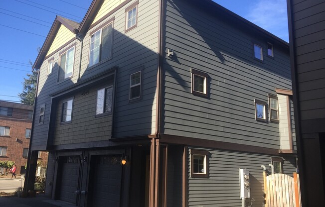 Warm and Welcoming Northgate Townhome