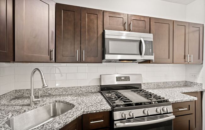 2 beds, 1 bath, 569 sqft, $2,250, Unit 6112-2E