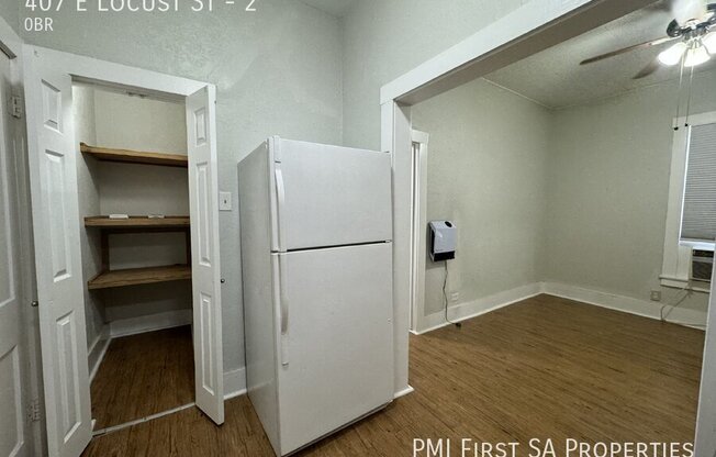 407 E LOCUST ST