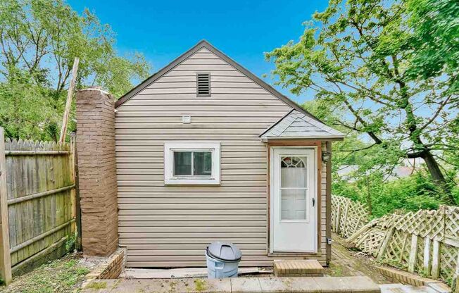 1423 Ridge Ave