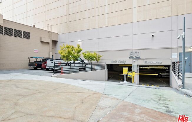 2 beds, 2 baths, 1,930 sqft, $6,000, Unit 1710