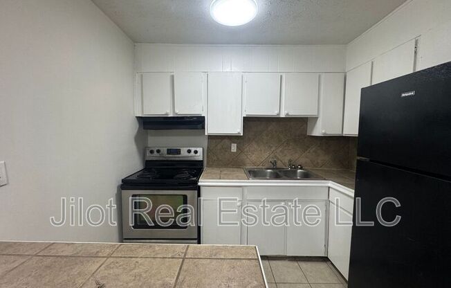 2711 Fairlee Drive Unit C3