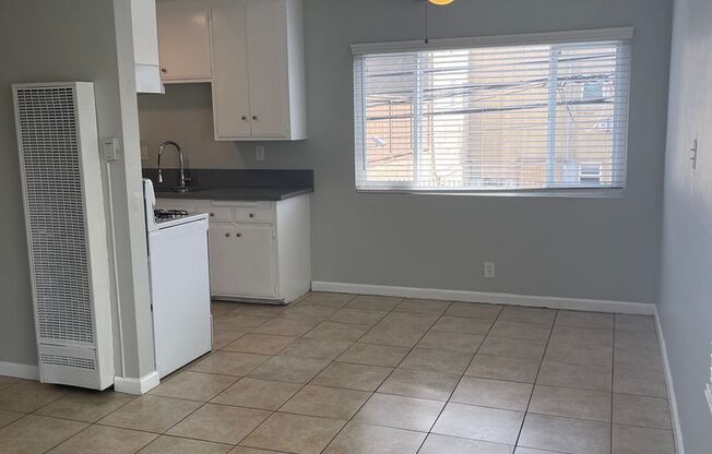 2 beds, 1 bath, 818 sqft, $1,895, Unit 840 Gardenia Unit #9