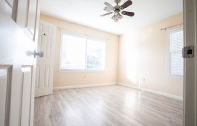 Galveston 3BR Home Near UTMB | Spacious Backyard + October 1st Move-In