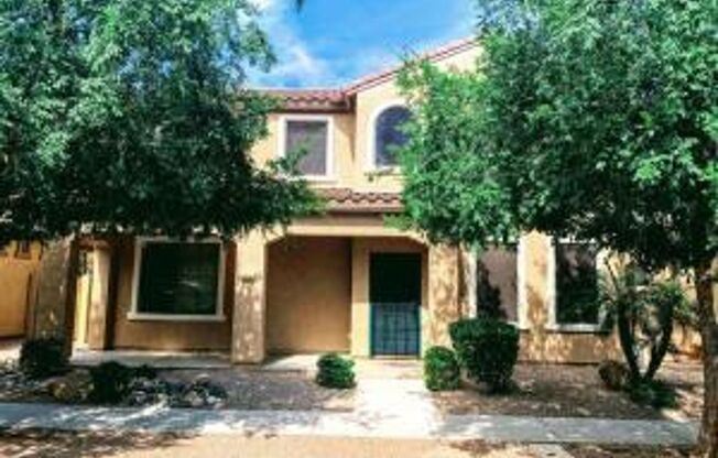 Nice 4 bedroom 4 bath home in Gilbert