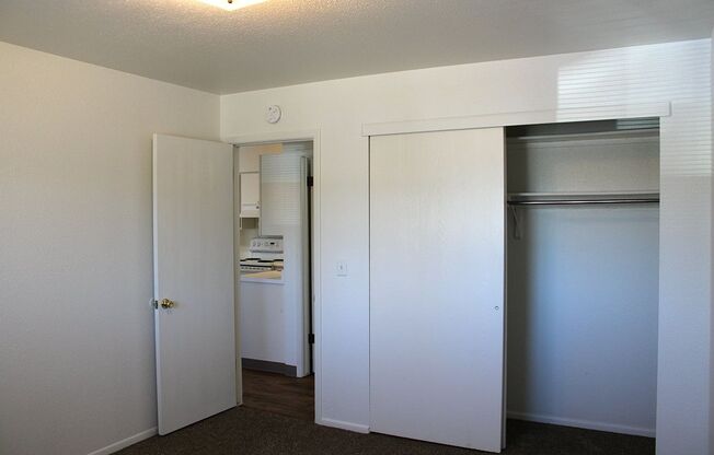 2 beds, 1 bath, 750 sqft, $1,400, Unit 8