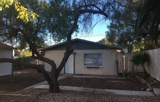 1 bed, 1 bath, $1,095, Unit Casita