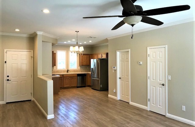 UPDATED 3 BED, 2.5 BATH, 1127 SQ FT