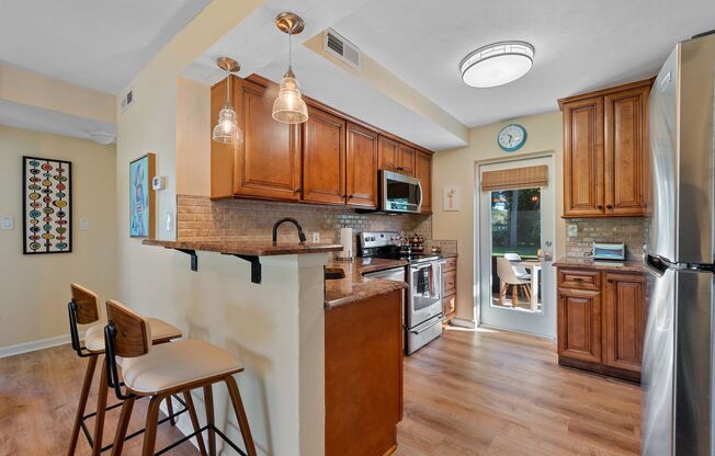 Charming 3Bed 2bath Nestled in the heart of Ormond Beach for $1695.00!