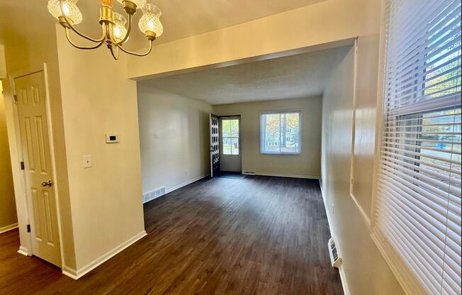 2 Bedroom Duplex In Wyoming Available December 1st