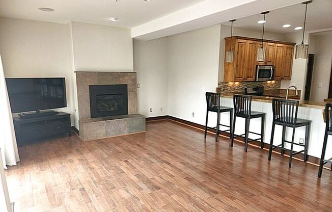 Centrally Located Light and Spacious 2 BR Condo in Park City