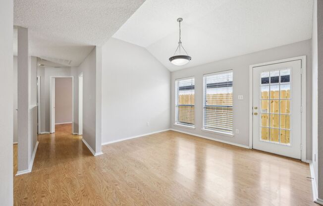 Welcome Home to Winding Creek !