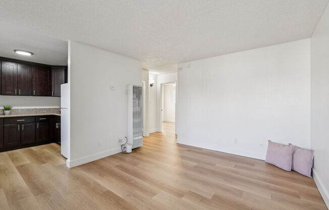 2 beds, 1 bath, 700 sqft, $2,128, Unit 545-1001