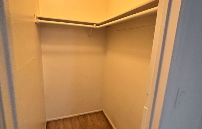 1 bed, 1 bath, 640 sqft, $950, Unit 146