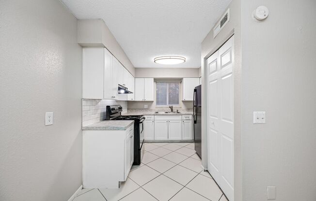 2 beds, 1 bath, 850 sqft, $1,680, Unit C112