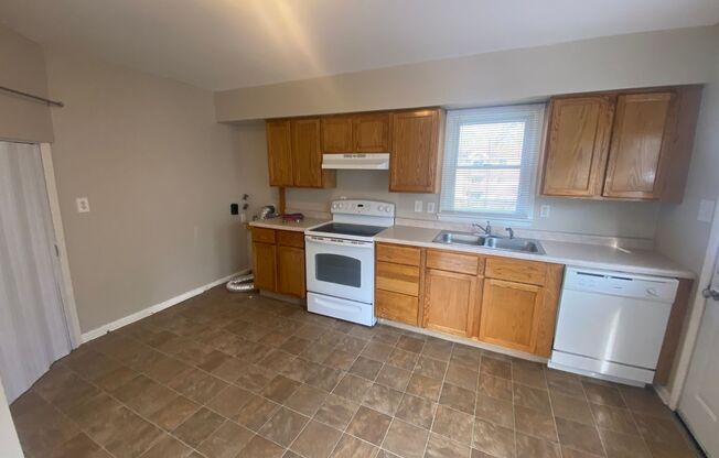 2 beds, 1 bath, $1,095