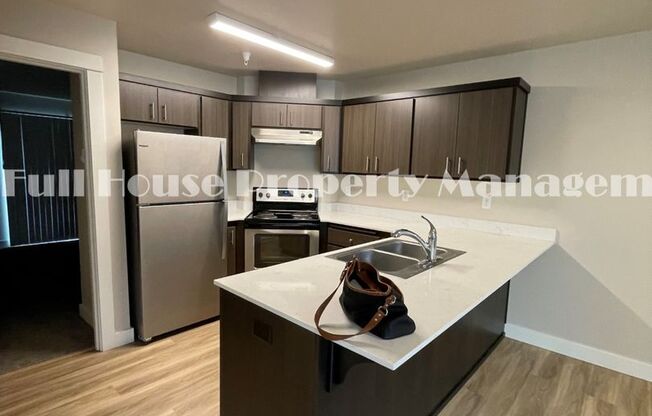 2 beds, 1 bath, 800 sqft, $1,295, Unit 104