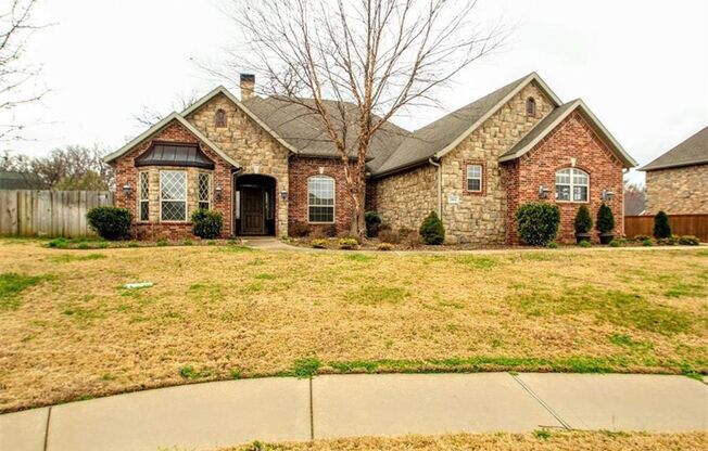 Beautiful 4bd 3.5ba Family Home with Awesome Outdoor Space