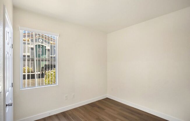 3 beds, 2 baths, $1,595, Unit Building #11