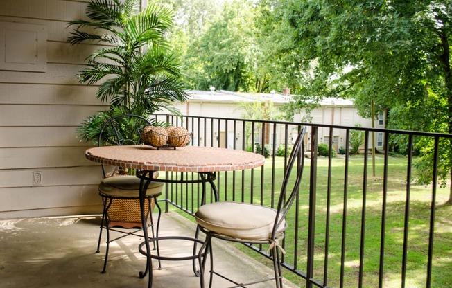 Stratford Hills Apartments Patio Area