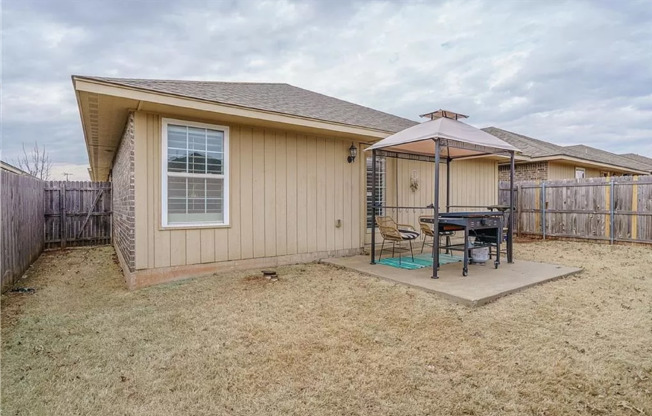 3 beds, 2 baths, $1,425