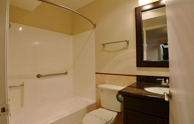 2 beds, 2 baths, 950 sqft, $2,795, Unit 215