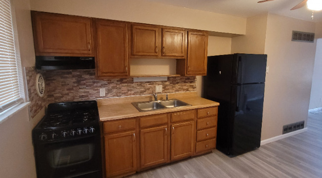 10118 DOUGLAS CT
