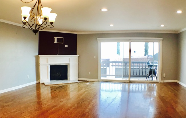 Panoramic Views From Balcony Attached Garage