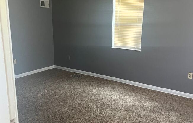 1 bed, 1 bath, 1,000 sqft, $800, Unit Unit 4