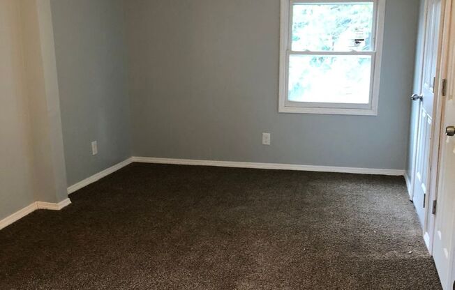 2 beds, 1 bath, $1,400, Unit Unit 6