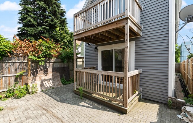 25 BEACHLAND AVE