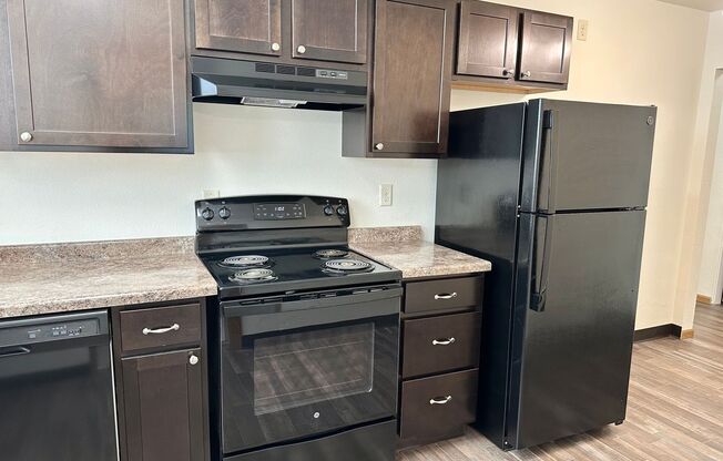 2 beds, 1 bath, $810, Unit 6