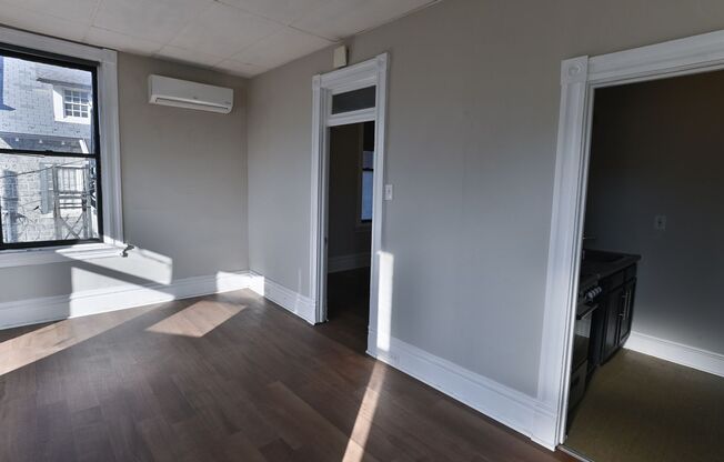 1 bed, 1 bath, 300 sqft, $975, Unit Apt 23