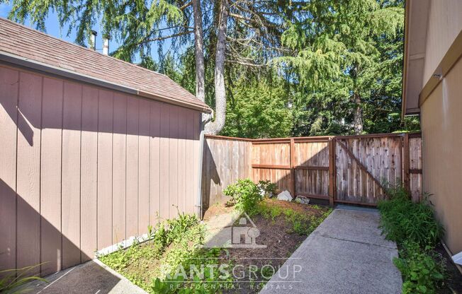 Lovely pet-free end unit in an established complex in desirable Tumwater location!