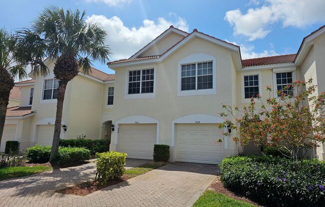 Available now - 3 BED- 2.5 BATH Furnished Townhouse with an attached garage in Strattford Place!