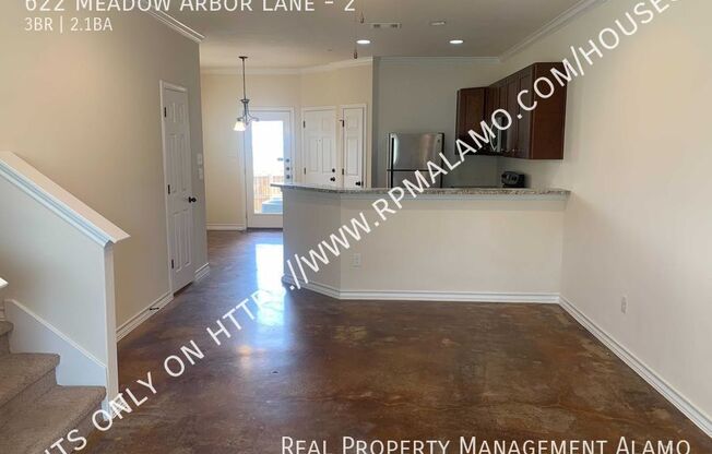 3 beds, 2.5 baths, 1,300 sqft, $1,549