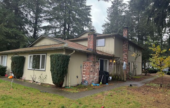 2 beds, 1 bath, 882 sqft, $1,750, Unit 5805 13th Ave SE unit B