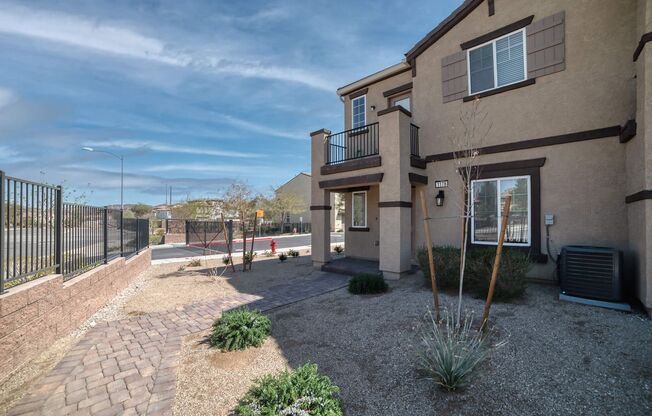 LOVELY 2-STORY 3-BEDROOM MOVE-IN READY TOWNHOME IN HENDERSON!