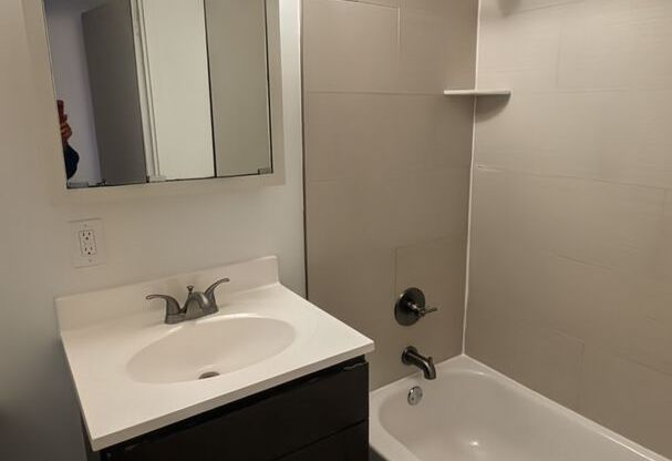 1 bed, 1 bath, 690 sqft, $1,500, Unit 207