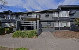 University Manor - Newly Renovated Units just a short walk from Campus!