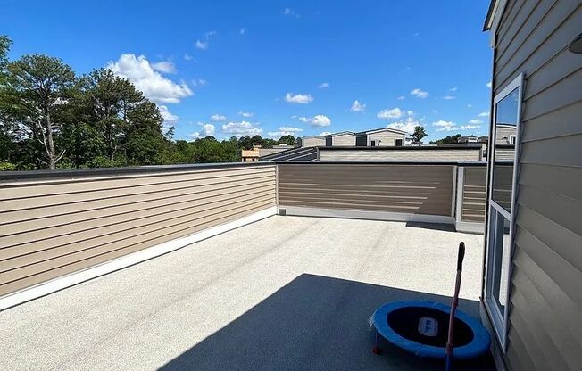 Stunning 3 Bed 2.5 Bath, Open Concept Townhouse